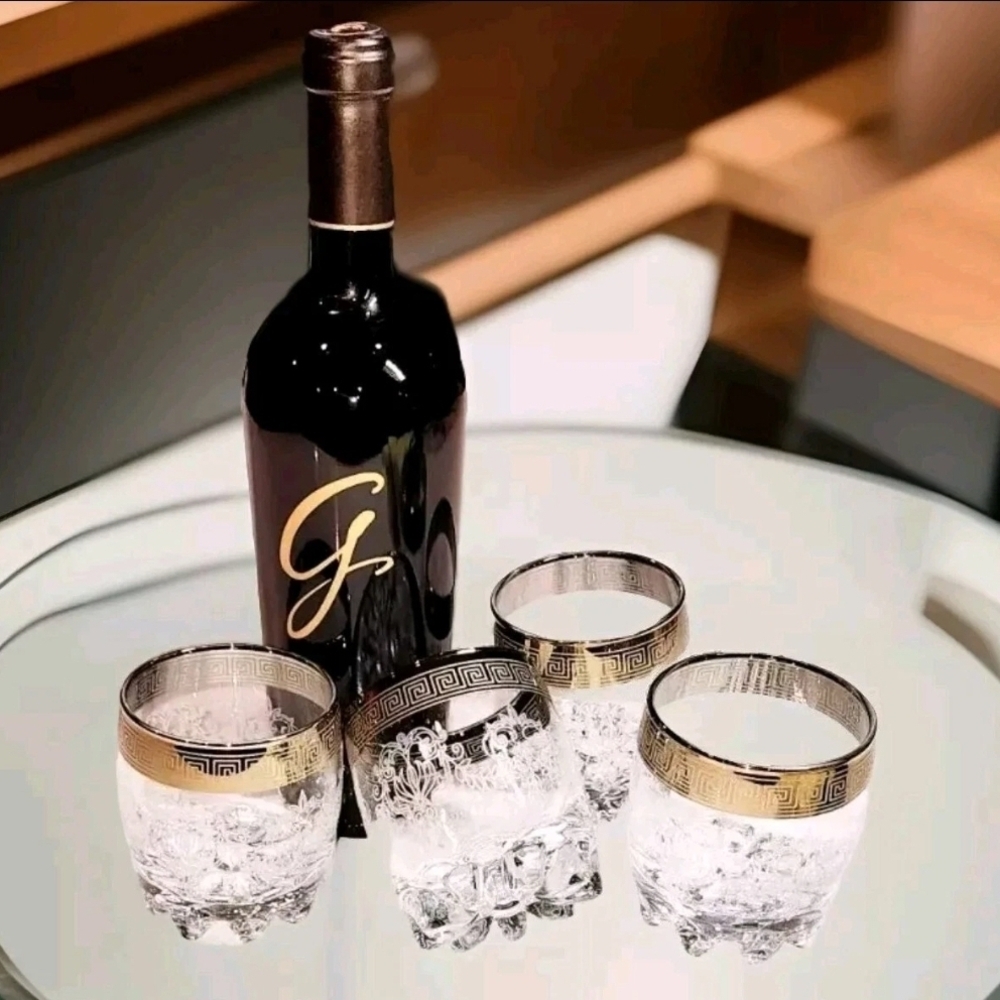 Elegant Gold Rimmed Glass Set - Picture 2 of 9